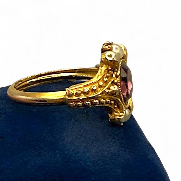 Vintage Avon Ring "Queensland" Gold Tone Purple Adjustable Signed - Picture 6 of 7